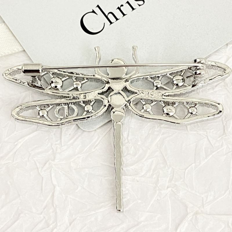 chr1st1an D10r brooches